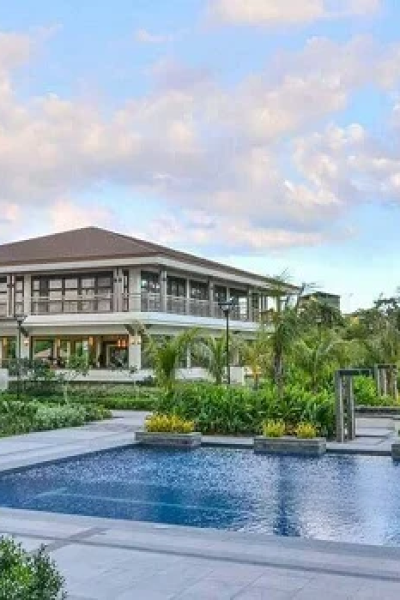 sun-crest-swimming-pool-176102063